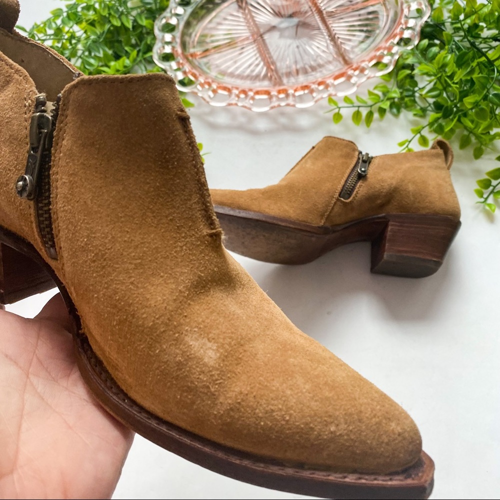 Frye Sacha Moto Western Short Tan Suede Heeled Ankle Bootie Size 6